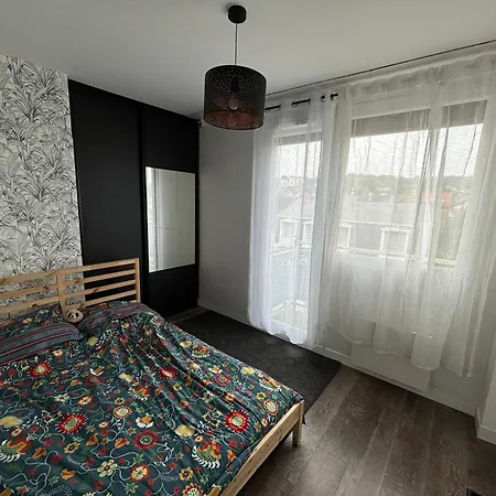 Confortable- Lumineux- Proche Paris